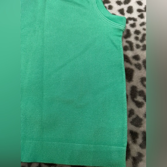 Express Body Contour Seamless Ribbed High Neck Tank in Green Size Small / Medium - Picture 8 of 17